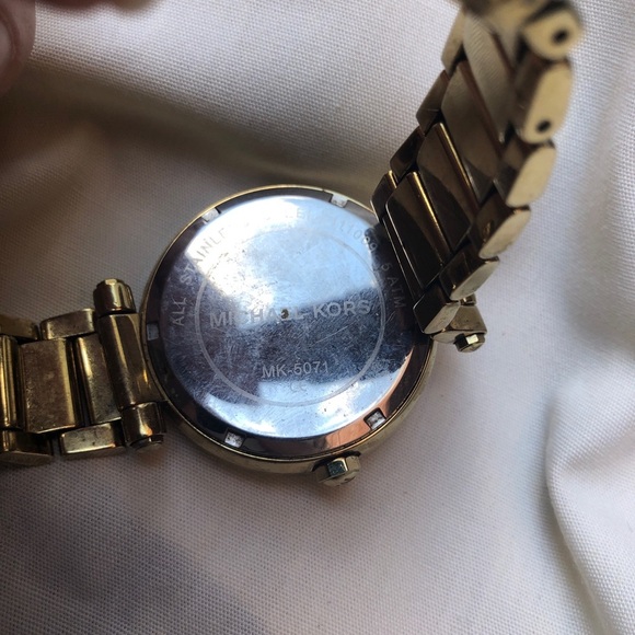 Michael Kors well used gold pearl watch - Picture 5 of 9